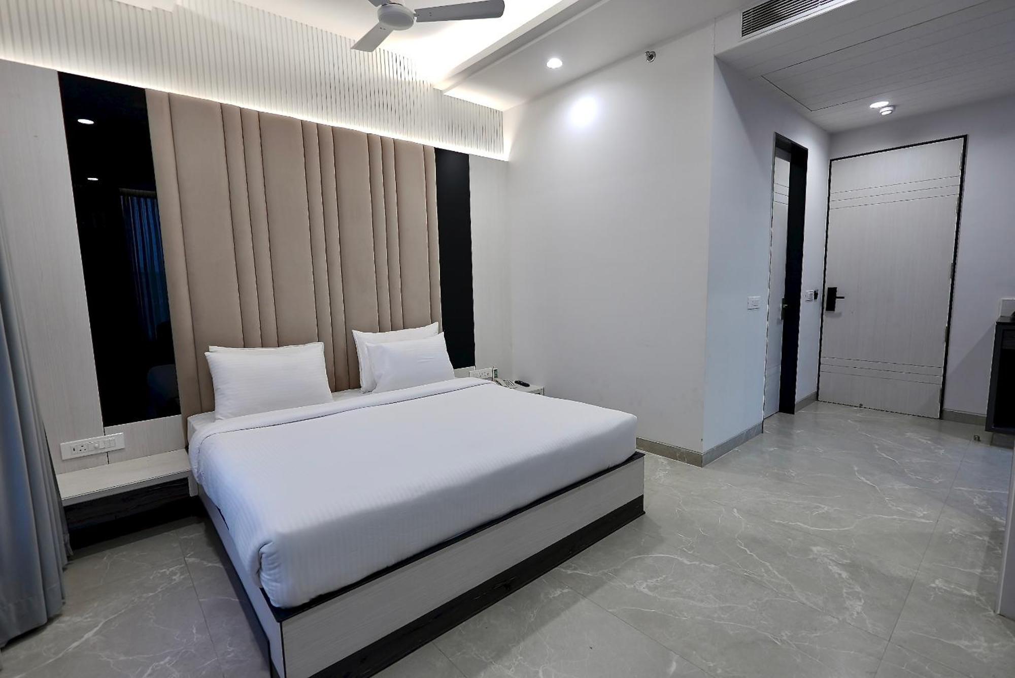 Hotel Elinor By Dazzling Hotels & Resorts Agra  Exterior foto