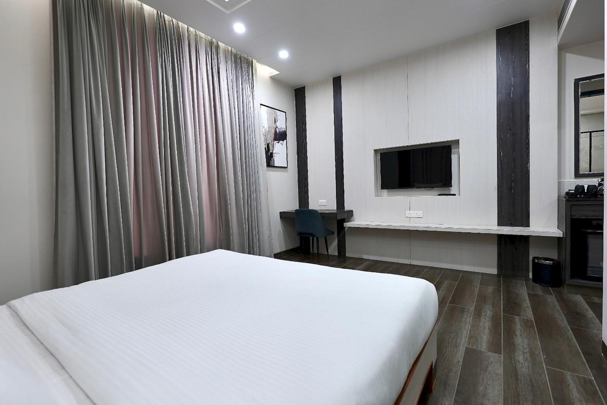 Hotel Elinor By Dazzling Hotels & Resorts Agra  Exterior foto